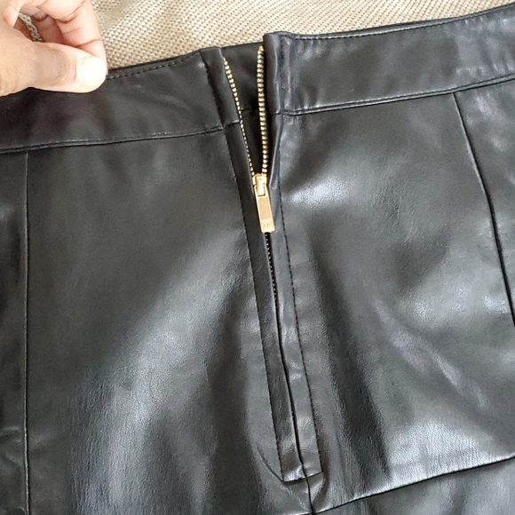 Liz Claiborne Black Leather Skirt - Picture 4 of 9